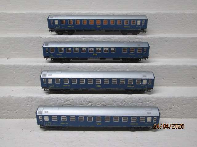 HO SCALE - SCHICHT - CSD COACHES - X4