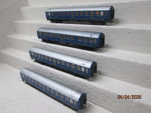 HO SCALE - SCHICHT - CSD COACHES - X4