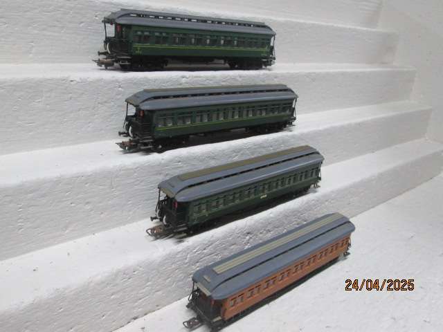 HO SCALE - ELECTROTREN - PASSENGER COACHES - X4