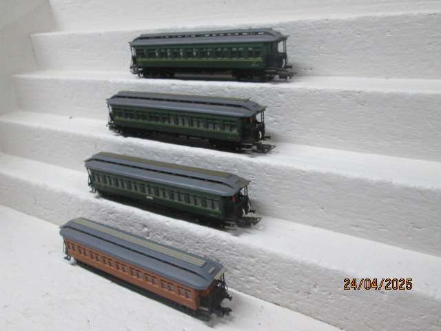 HO SCALE - ELECTROTREN - PASSENGER COACHES - X4