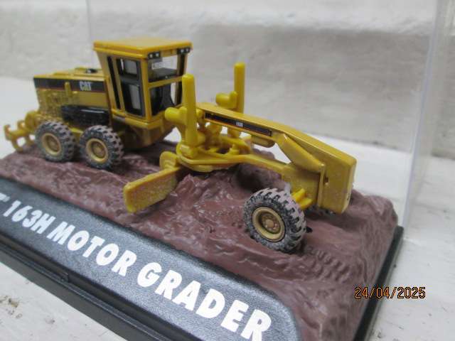 HO SCALE - NORSCOTT - CAT 163H MOTOR GRADER - BOXED