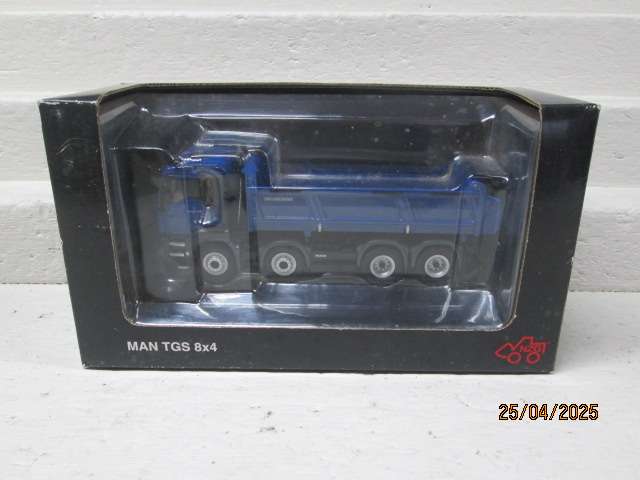 DIE CAST : 1:50 SCALE - MAN TGS 8X4 KIPPER / TIPPER TRUCK - BOXED