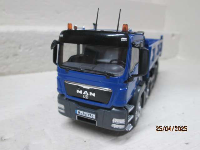 DIE CAST : 1:50 SCALE - MAN TGS 8X4 KIPPER / TIPPER TRUCK - BOXED