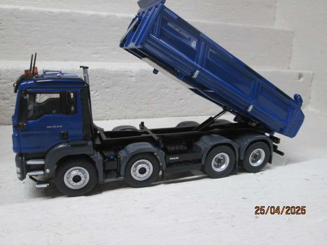 DIE CAST : 1:50 SCALE - MAN TGS 8X4 KIPPER / TIPPER TRUCK - BOXED