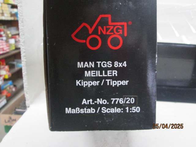 DIE CAST : 1:50 SCALE - MAN TGS 8X4 KIPPER / TIPPER TRUCK - BOXED