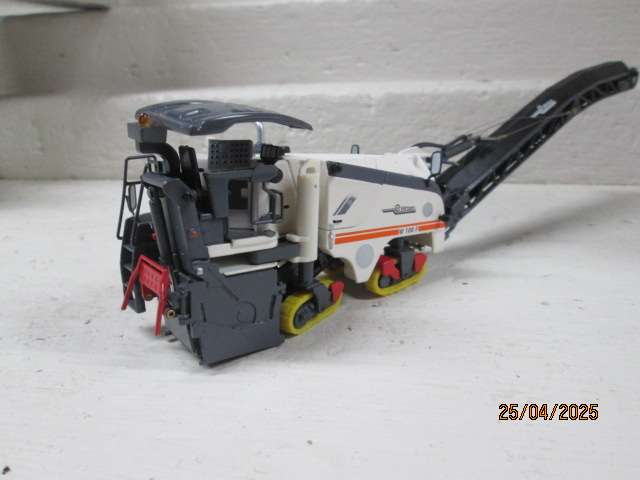 DIE CAST : 1:50 SCALE - COLD MILLING MACHINE W 100 F - BOXED