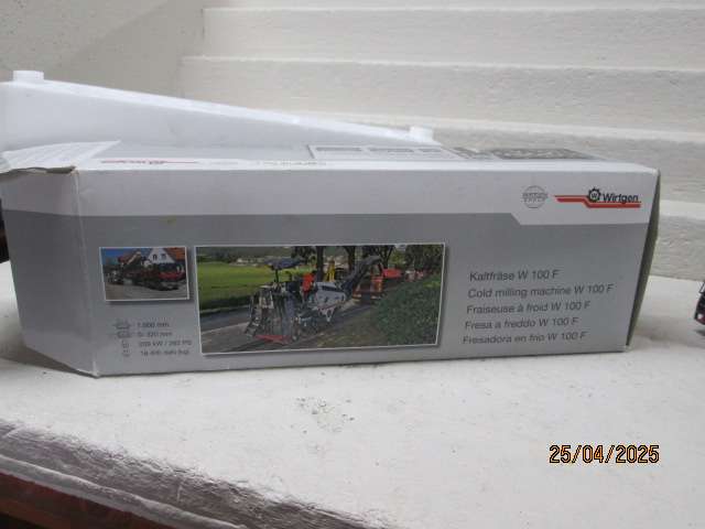 DIE CAST : 1:50 SCALE - COLD MILLING MACHINE W 100 F - BOXED