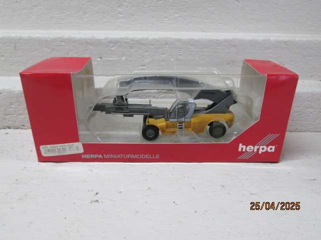 HO SCALE -HERPA - LIEBHERR MOBILE CONTAINER CRANE - BOXED