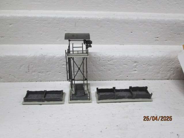 HO SCALE - VOLLMER - SLAG LOADER WITH PIT - BOXED