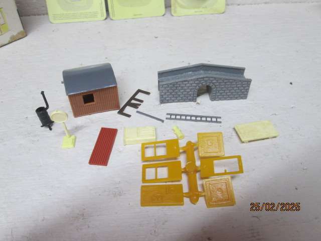 HO SCALE - POLA - RAILWAY SCENERY ACCESSORIES