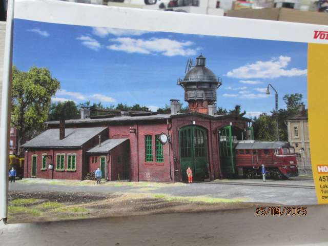 HO SCALE - VOLLMER - TWIN ENGINE SHED WITH WORKSHOP - BOXED