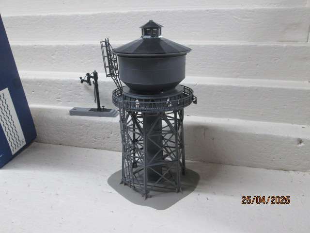 HO SCALE - KIBRI - LARGE WATER TOWER - BOXED