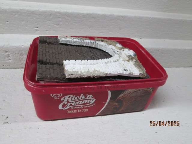 HO SCALE - CEMENT WALL CASTINGS - 2L CONTAINER