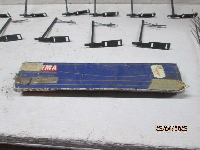 HO SCALE - LIMA - OVERHEAD CETENARY + MAST POLES