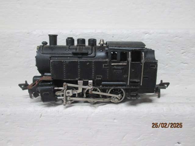 HO SCALE - FLEISCHMANN - 0-6-0 STEAM LOCOMOTIVE