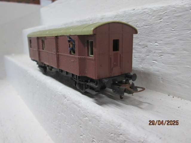 HO SCALE - LIMA - SAR - GUARDS VAN
