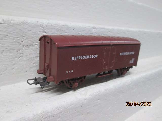 HO SCALE - LIMA - SAR - REFRIDGERATOR BOX CAR