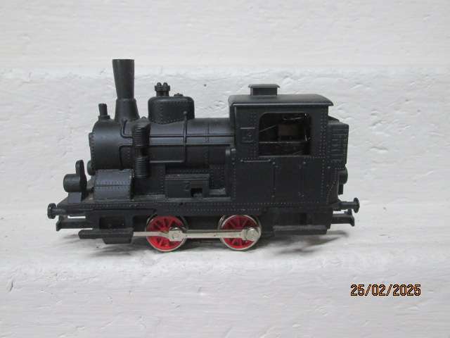 HO SCALE - 0-4-0 STEAM LOCOMOTIVE