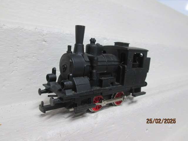 HO SCALE - 0-4-0 STEAM LOCOMOTIVE