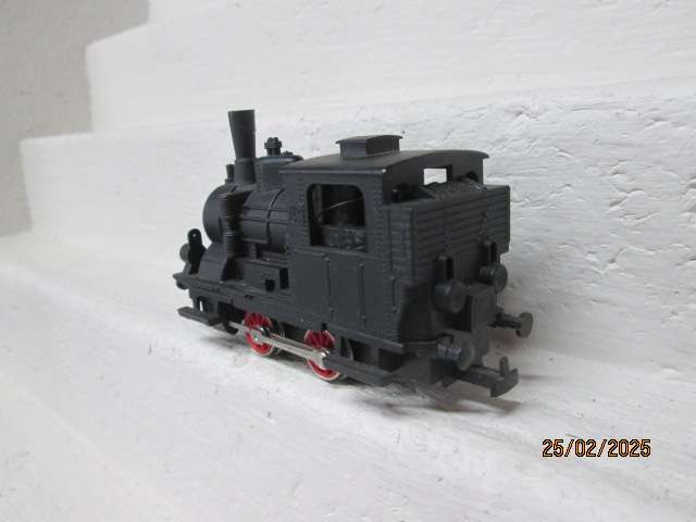 HO SCALE - 0-4-0 STEAM LOCOMOTIVE