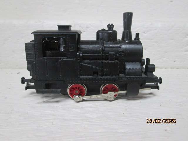 HO SCALE - 0-4-0 STEAM LOCOMOTIVE