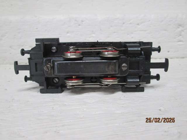 HO SCALE - 0-4-0 STEAM LOCOMOTIVE