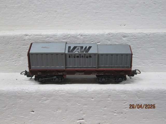 HO SCALE - LIMA - CLOSED HOPPER