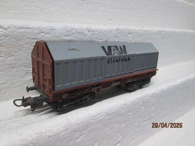 HO SCALE - LIMA - CLOSED HOPPER