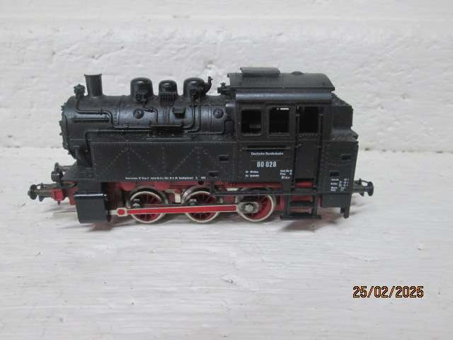HO SCALE - ROCO - 0-6-0 STEAM LOCOMOTIVE