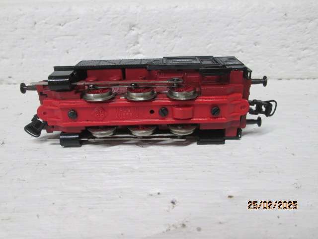 HO SCALE - ROCO - 0-6-0 STEAM LOCOMOTIVE