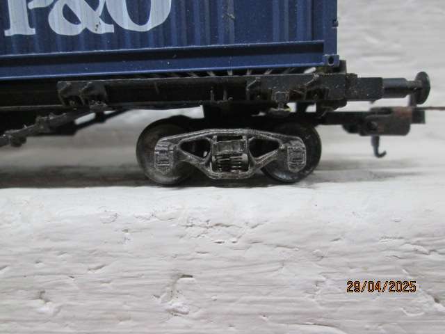 HO SCALE - LIMA - FLAT CAR WITH CONTAINER LOAD
