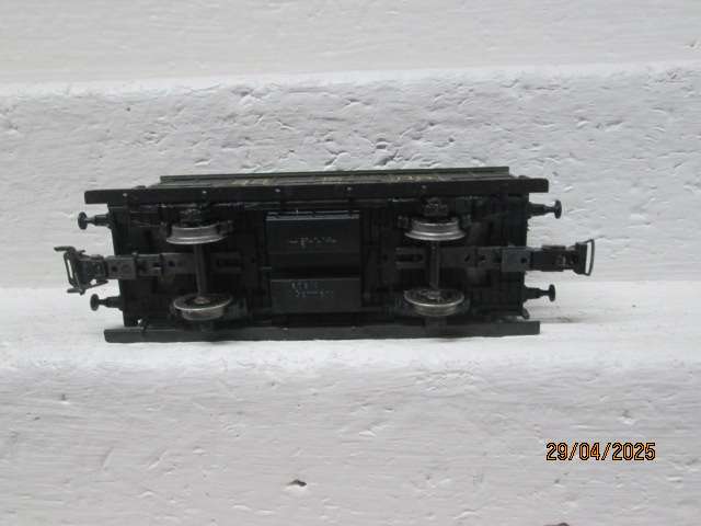 HO SCALE - MARKLIN - SHORT OLD TIMER DARK GREEN PASSENGER COACH