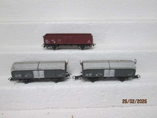 HO SCALE - JOUEFF - X3 GOODS WAGONS