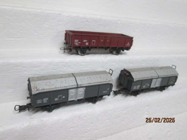 HO SCALE - JOUEFF - X3 GOODS WAGONS