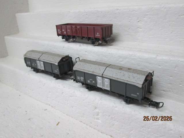 HO SCALE - JOUEFF - X3 GOODS WAGONS