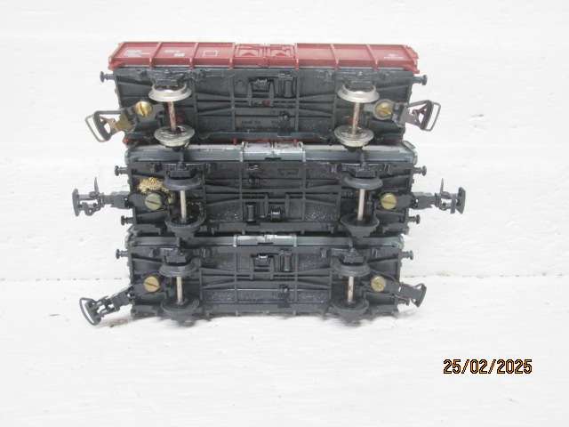 HO SCALE - JOUEFF - X3 GOODS WAGONS