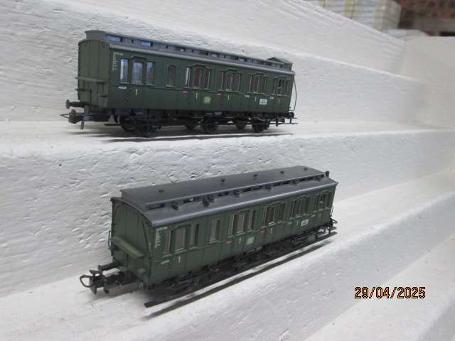 HO SCALE - ROCO - 3-AXLE OLD TIMER PASSENGER DB COACHES - X2