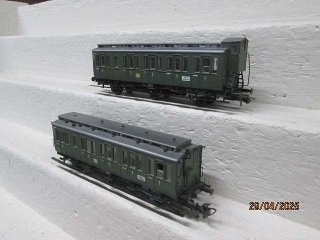 HO SCALE - ROCO - 3-AXLE OLD TIMER PASSENGER DB COACHES - X2
