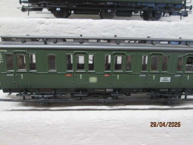 HO SCALE - ROCO - 3-AXLE OLD TIMER PASSENGER DB COACHES - X2