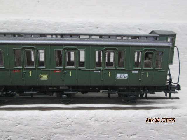 HO SCALE - ROCO - 3-AXLE OLD TIMER PASSENGER DB COACHES - X2