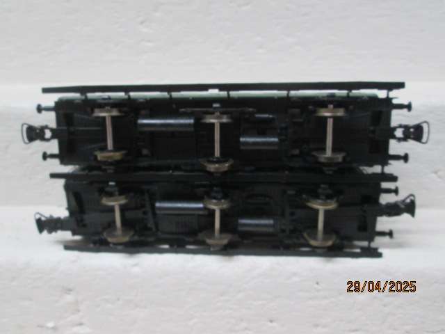 HO SCALE - ROCO - 3-AXLE OLD TIMER PASSENGER DB COACHES - X2
