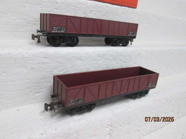HO SCALE : JOUEF : X2 OPEN GOODS WAGONS - BOXED