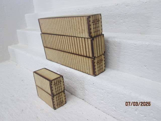 HO SCALE - LAZER CUT CONTAINERS - X5