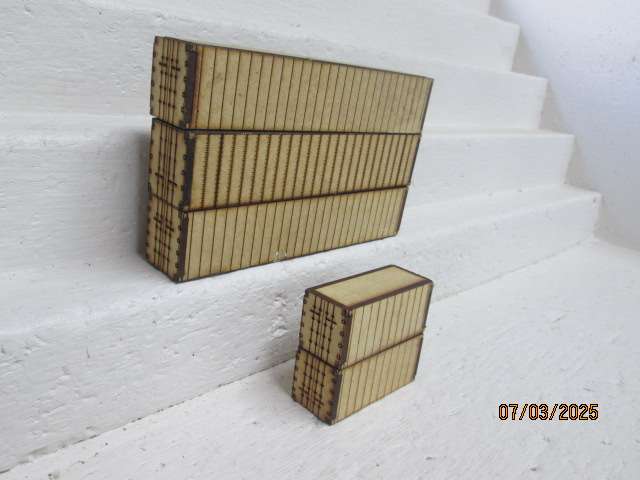 HO SCALE - LAZER CUT CONTAINERS - X5