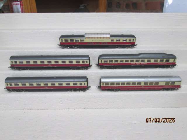 HO SCALE - LIMA - DB RHEINGOLD PASSENGER WAGONS - X5
