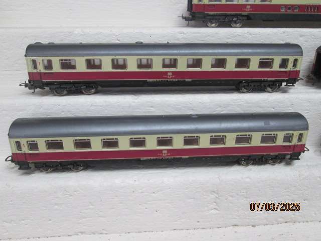 HO SCALE - LIMA - DB RHEINGOLD PASSENGER WAGONS - X5