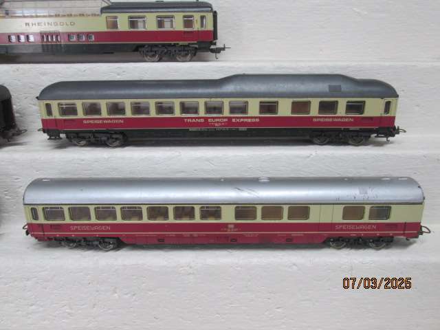 HO SCALE - LIMA - DB RHEINGOLD PASSENGER WAGONS - X5