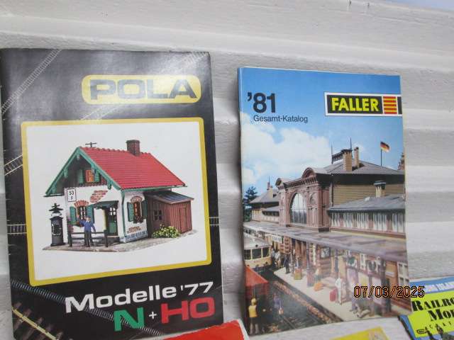 HO / OO SCALE - VARIOUS RAILWAY MAGAZINES & CATALOGUES - X6