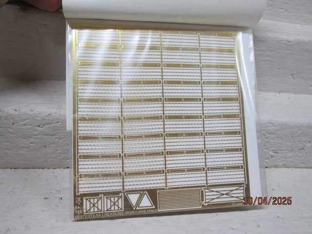 HO SCALE - ETCHED BRASS BARBED WIRE FENCE - BOXED