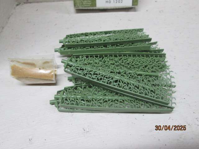 HO SCALE - BUSCH - CORN FIELDS - BOXED